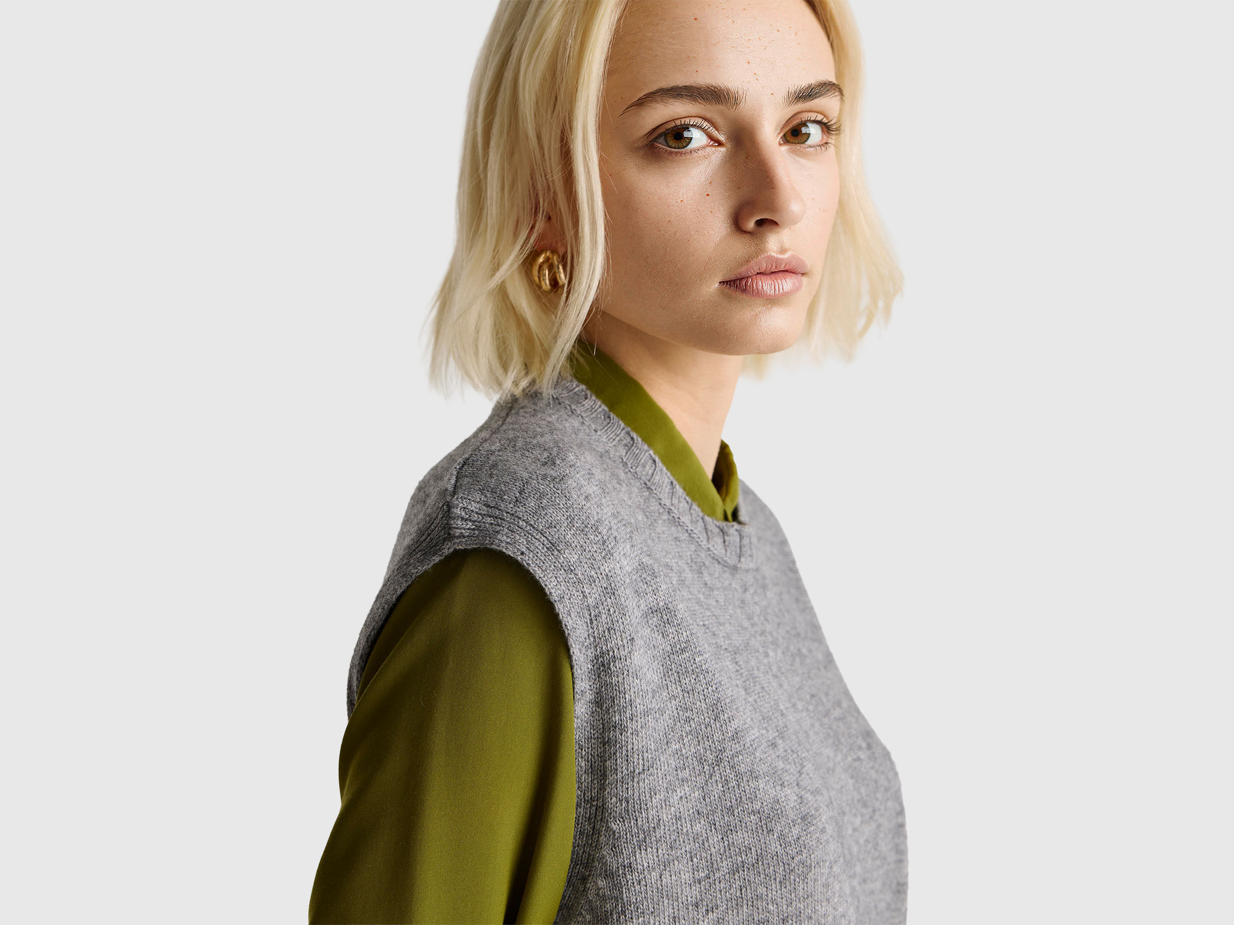 SLEEVELESS SWEATER Women image number 4